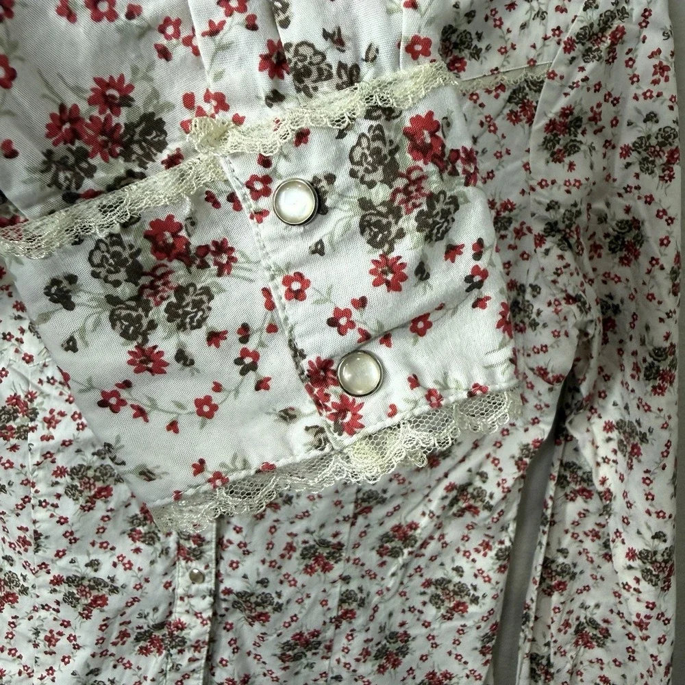 Shyanne Western Pearl Snap Top Womens‎ Size Medium Prairie Floral Rodeo Cowgirl
